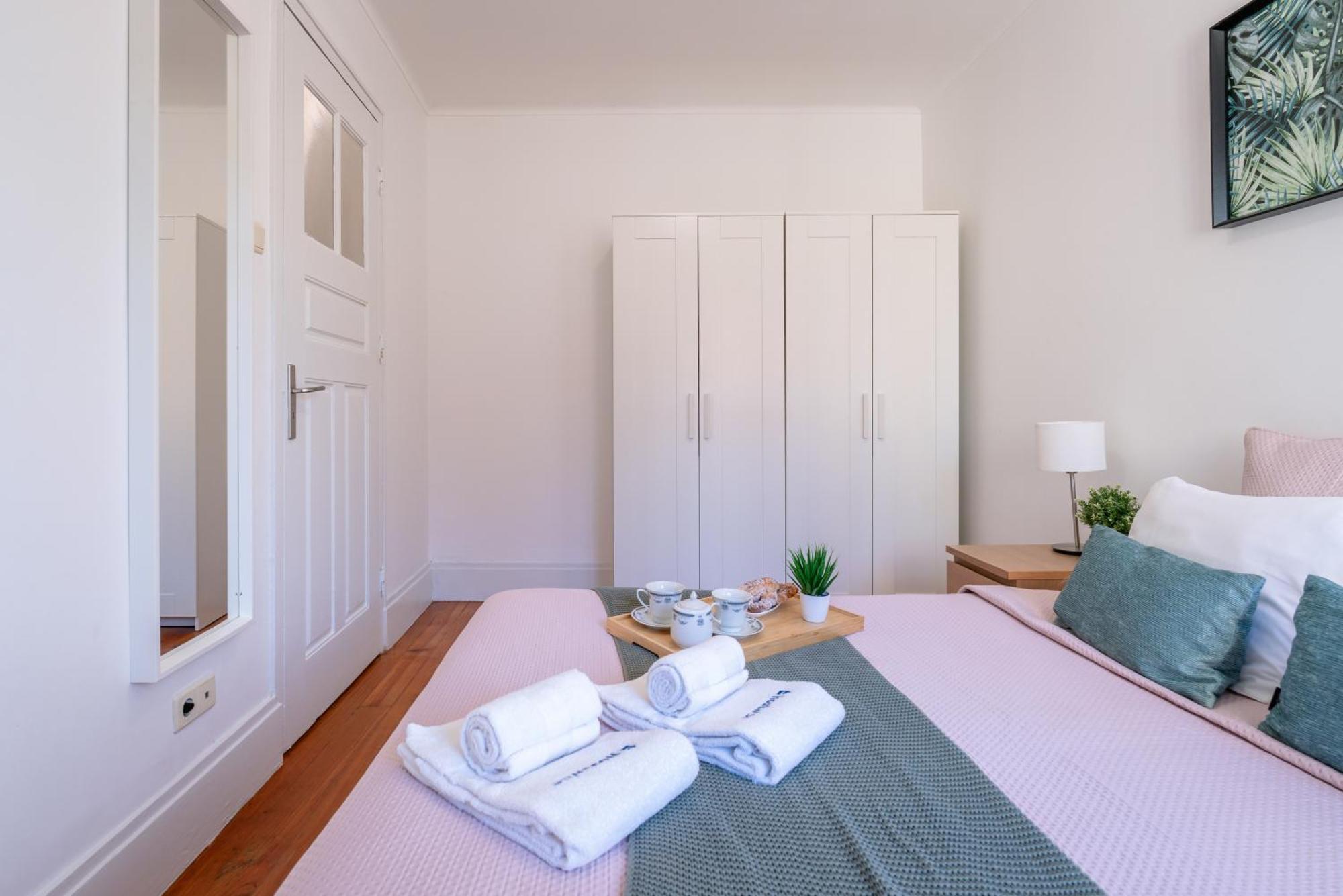 Host Wise - Spacious Comfortable Apartment - Balcony Porto Exterior foto